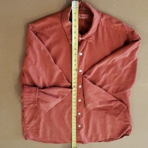 TOMMY BAHAMA  Casual Beachy Button Down Shirt